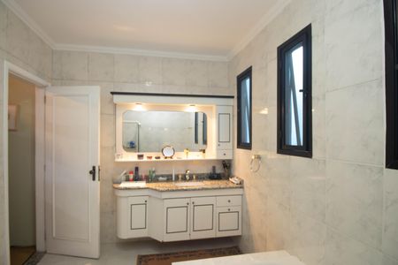 Casa à venda com 700m², 5 quartos e 8 vagas Casa à venda com 700m², 5 quartos e 8 vagasBanheiro da Suíte 2