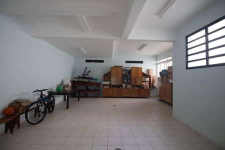 Garagem de casa à venda com 5 quartos, 700m² em Horto Florestal, São Paulo