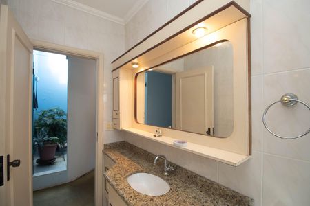 Casa à venda com 700m², 5 quartos e 8 vagas Casa à venda com 700m², 5 quartos e 8 vagasBanheiro 2
