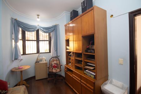 Casa à venda com 700m², 5 quartos e 8 vagas Casa à venda com 700m², 5 quartos e 8 vagasQuarto 1