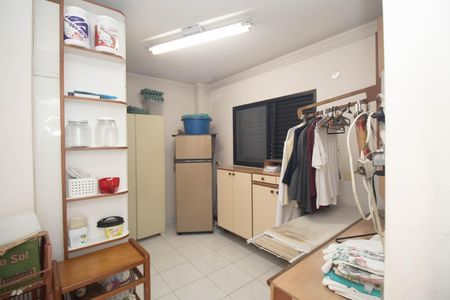 Casa à venda com 700m², 5 quartos e 8 vagas Casa à venda com 700m², 5 quartos e 8 vagasQuarto 8