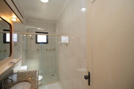 Casa à venda com 700m², 5 quartos e 8 vagas Casa à venda com 700m², 5 quartos e 8 vagasBanheiro 2