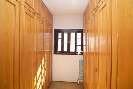 Casa à venda com 700m², 5 quartos e 8 vagas Casa à venda com 700m², 5 quartos e 8 vagasCloset