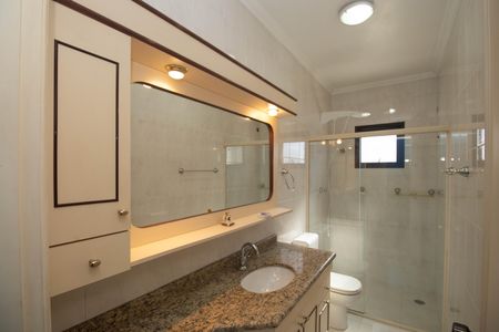 Banheiro 2 de casa à venda com 5 quartos, 700m² em Horto Florestal, São Paulo
