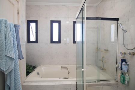 Casa à venda com 700m², 5 quartos e 8 vagas Casa à venda com 700m², 5 quartos e 8 vagasBanheiro da Suíte 1