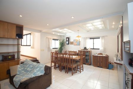 Casa à venda com 700m², 5 quartos e 8 vagas Casa à venda com 700m², 5 quartos e 8 vagasSala de Jantar