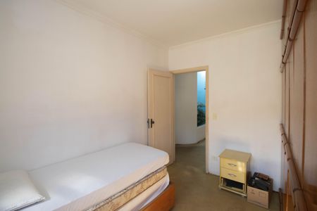 Casa à venda com 700m², 5 quartos e 8 vagas Casa à venda com 700m², 5 quartos e 8 vagasQuarto 2