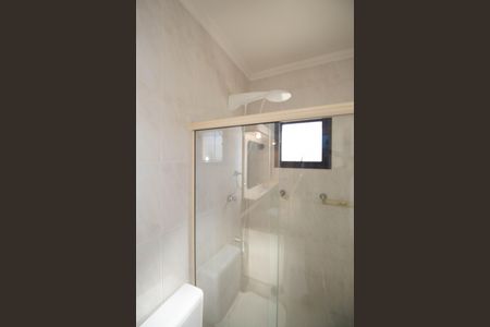 Casa à venda com 700m², 5 quartos e 8 vagas Casa à venda com 700m², 5 quartos e 8 vagasBanheiro 2