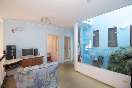 Casa à venda com 700m², 5 quartos e 8 vagas Casa à venda com 700m², 5 quartos e 8 vagasHall