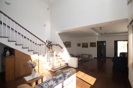 Casa à venda com 700m², 5 quartos e 8 vagas Casa à venda com 700m², 5 quartos e 8 vagasSala