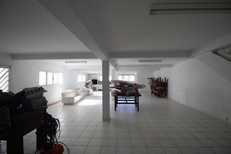 Casa à venda com 700m², 5 quartos e 8 vagas Casa à venda com 700m², 5 quartos e 8 vagasSalão