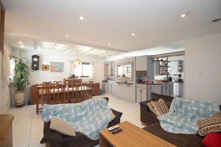 Casa à venda com 700m², 5 quartos e 8 vagas Casa à venda com 700m², 5 quartos e 8 vagasSala de Jantar