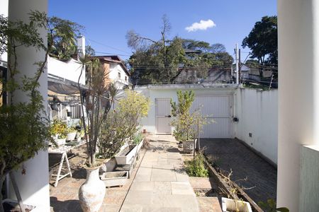 Quintal de casa à venda com 5 quartos, 700m² em Horto Florestal, São Paulo