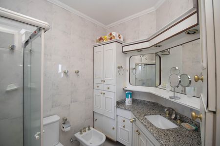 Casa à venda com 700m², 5 quartos e 8 vagas Casa à venda com 700m², 5 quartos e 8 vagasBanheiro da Suíte 1