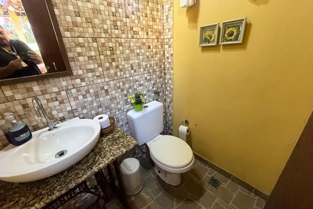 Casa à venda com 146m², 3 quartos e 2 vagas Casa à venda com 146m², 3 quartos e 2 vagasBanheiro da piscina
