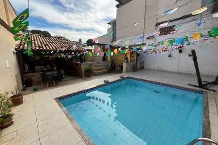 Casa à venda com 146m², 3 quartos e 2 vagas Casa à venda com 146m², 3 quartos e 2 vagasPiscina