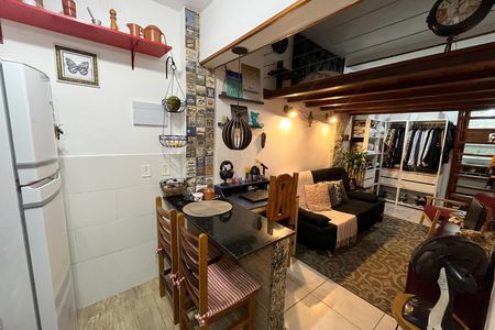 Casa à venda com 146m², 3 quartos e 2 vagas Casa à venda com 146m², 3 quartos e 2 vagasv