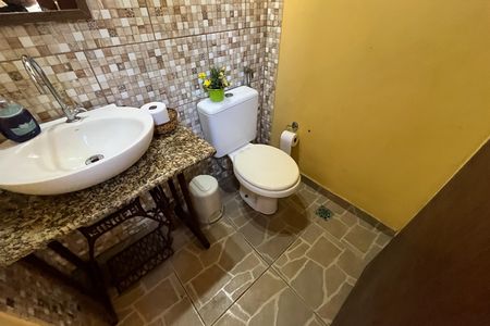 Casa à venda com 146m², 3 quartos e 2 vagas Casa à venda com 146m², 3 quartos e 2 vagasBanheiro da piscina