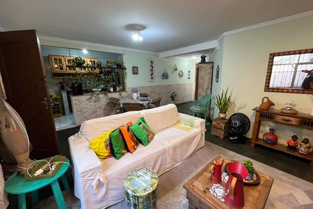 Casa à venda com 146m², 3 quartos e 2 vagas Casa à venda com 146m², 3 quartos e 2 vagasSala