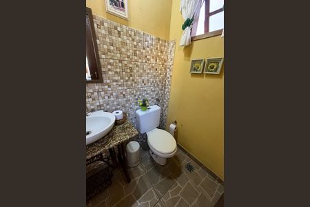 Casa à venda com 146m², 3 quartos e 2 vagas Casa à venda com 146m², 3 quartos e 2 vagasBanheiro da piscina