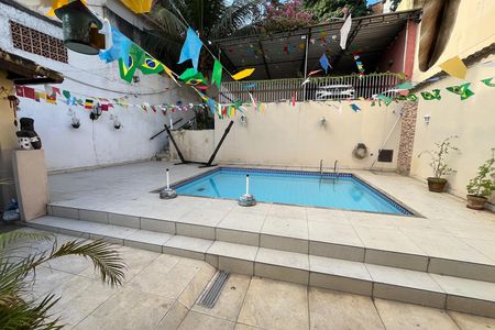 Casa à venda com 146m², 3 quartos e 2 vagas Casa à venda com 146m², 3 quartos e 2 vagasPiscina