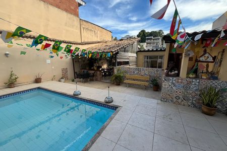 Casa à venda com 146m², 3 quartos e 2 vagas Casa à venda com 146m², 3 quartos e 2 vagasPiscina