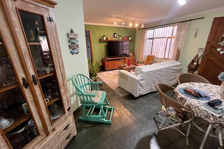 Casa à venda com 146m², 3 quartos e 2 vagas Casa à venda com 146m², 3 quartos e 2 vagasSala