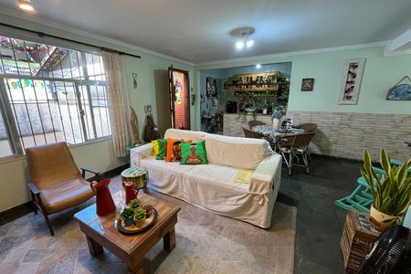 Casa à venda com 146m², 3 quartos e 2 vagas Casa à venda com 146m², 3 quartos e 2 vagasSala