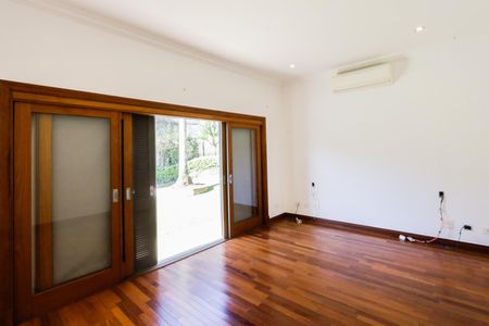 Casa à venda com 4 quartos, 610m² em Santo Amaro, São Paulo