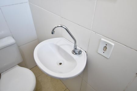 Banheiro de kitnet/studio para alugar com 1 quarto, 17m² em Cidade Universitária, Campinas
