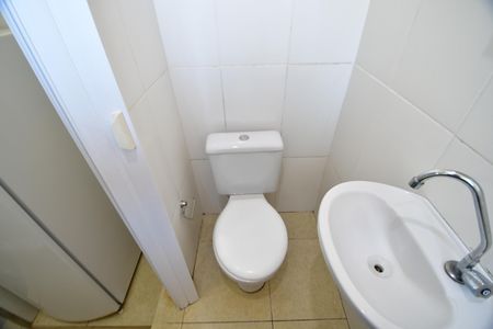 Banheiro de kitnet/studio para alugar com 1 quarto, 17m² em Cidade Universitária, Campinas