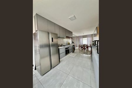 Casa à venda com 202m², 3 quartos e 3 vagas