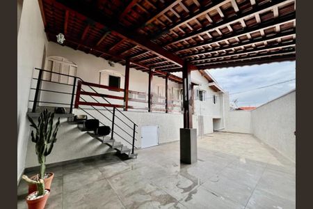 Casa à venda com 202m², 3 quartos e 3 vagas