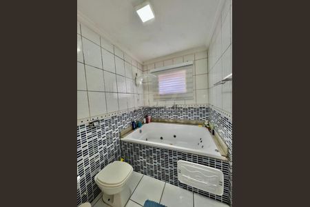 Casa à venda com 202m², 3 quartos e 3 vagas