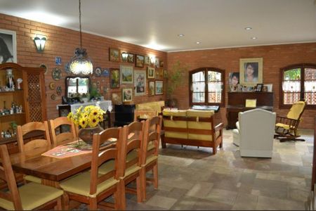 Casa para alugar com 420m², 4 quartos e 4 vagas
