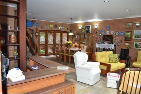 Casa para alugar com 420m², 4 quartos e 4 vagas
