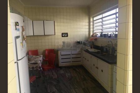 Casa à venda com 261m², 4 quartos e 4 vagas
