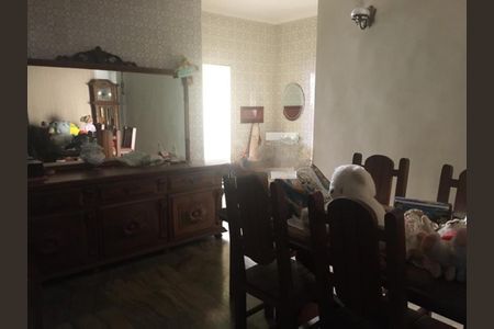 Casa à venda com 261m², 4 quartos e 4 vagas