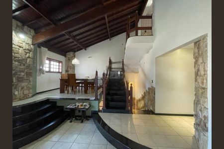 Casa à venda com 304m², 3 quartos e 4 vagas