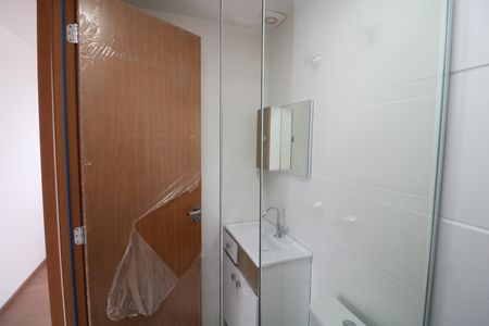 Banheiro de apartamento para alugar com 2 quartos, 36m² em Vila Antonieta, São Paulo
