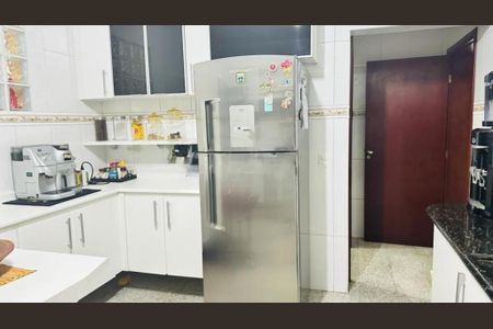 Casa à venda com 250m², 4 quartos e 4 vagas
