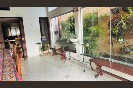 Casa à venda com 250m², 4 quartos e 4 vagas