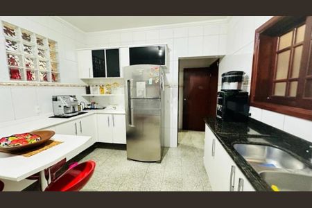Casa à venda com 250m², 4 quartos e 4 vagas