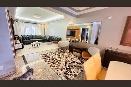Casa à venda com 250m², 4 quartos e 4 vagas