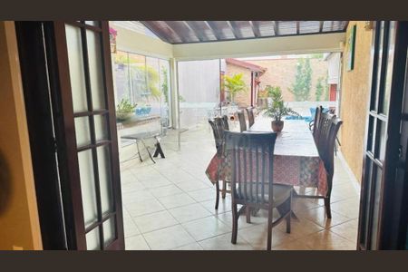 Casa à venda com 250m², 4 quartos e 4 vagas