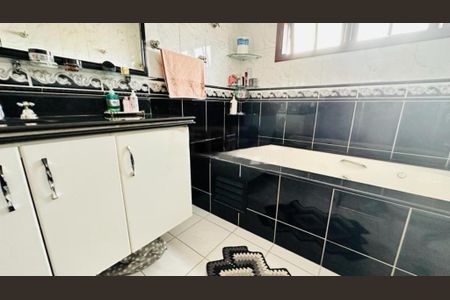 Casa à venda com 250m², 4 quartos e 4 vagas