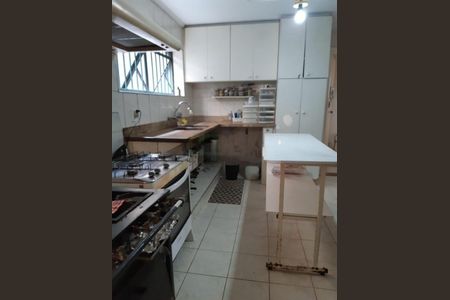 Casa à venda com 5 quartos, 240m² em Vila Brandina, Campinas