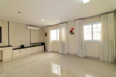 Casa de condomínio à venda com 300m², 4 quartos e 7 vagasSala