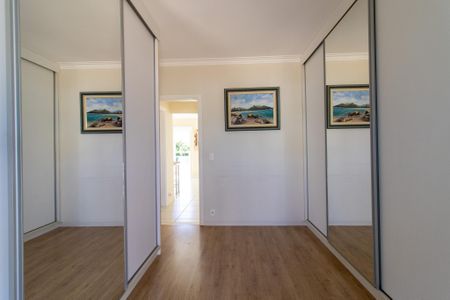 Casa de condomínio à venda com 300m², 4 quartos e 7 vagasSuíte 4 