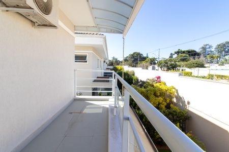 Casa de condomínio à venda com 300m², 4 quartos e 7 vagasÁrea externa